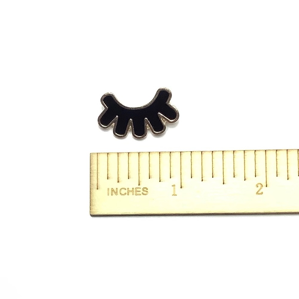 Eyelash Wink Enamel Pin Brooch - Picture 4 of 6